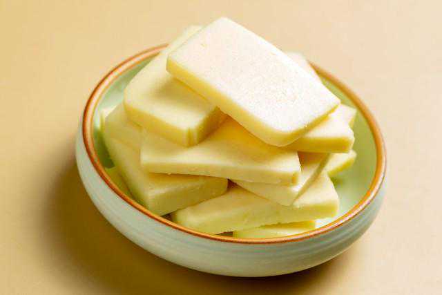 “顶神大师”直播“算命治病”？拘！