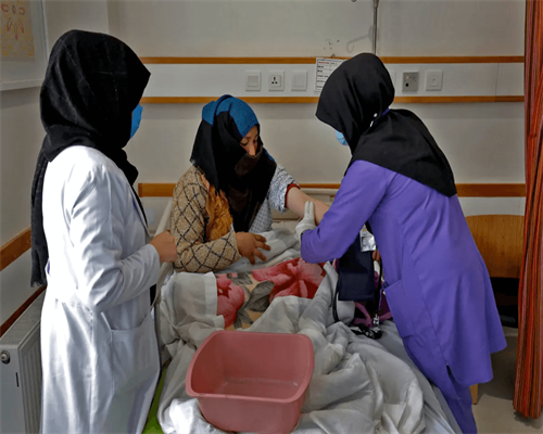 耳机成职场人新杀手！医生警告：效率提升的代价是听力报废