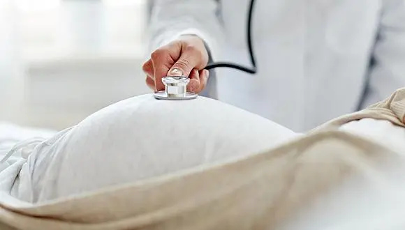女性患者去医院做卵泡监测时医为什么要很用力的按压肚子
